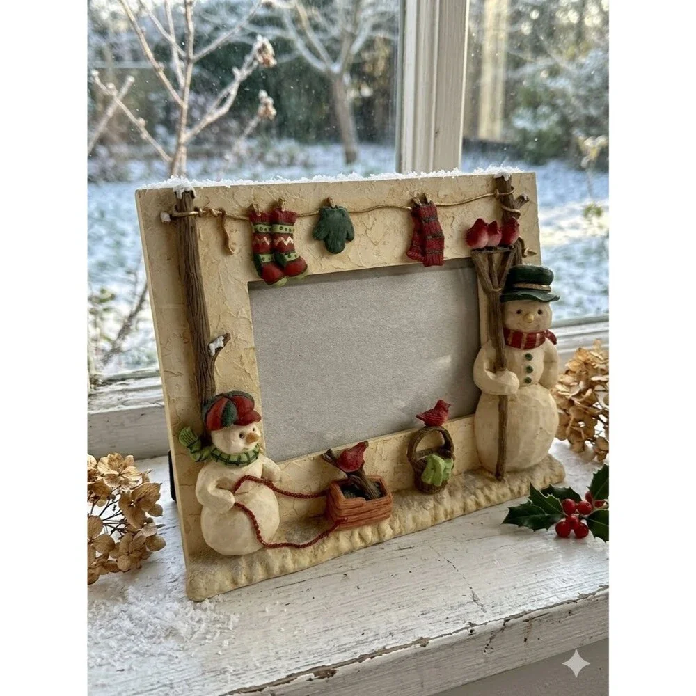 Snowman Themed Resin 4x6 Photo Frame Winter Scene Cardinals